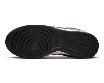 Men's SB Dunk Low Dark Driftwood Shoes