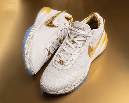 Men's LeBron 20 The Moment Shoes
