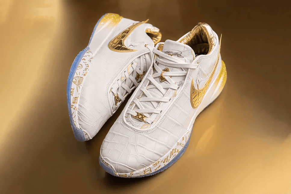 Men's LeBron 20 The Moment Shoes