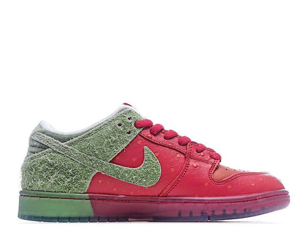 Men's SB Dunk Low Strawberry Cough Shoes