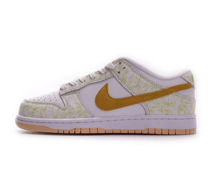 Men's SB Dunk Low Yellow Strike Shoes