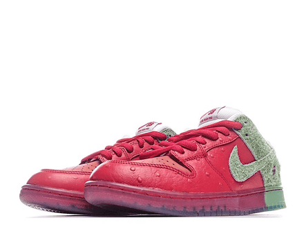 Men's SB Dunk Low Strawberry Cough Shoes