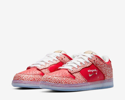 Men's Stingwater x SB Dunk Low OG QS Magic Mushroom Shoes