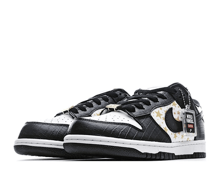 Men's SB Dunk Low x Supreme Black Shoes