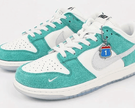 Men's SB Dunk Low Black Guava Ice Shoes