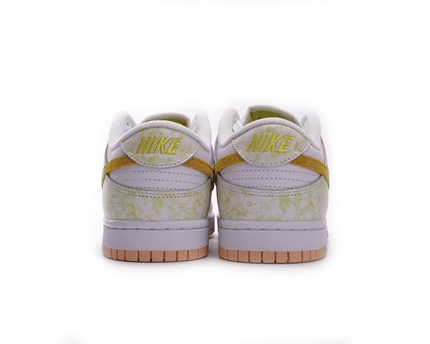 Men's SB Dunk Low Yellow Strike Shoes