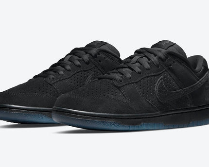 Men's SB Dunk Low x Undefeated Black Shoes
