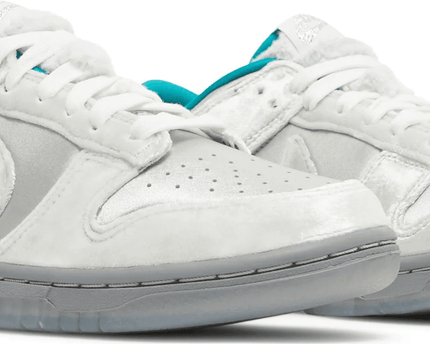 Men's SB Dunk Low Ice Shoes