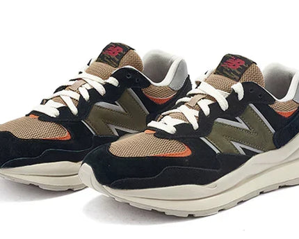 Men's New Balance 57/40 Lunar New Year - Black Poppy Shoes
