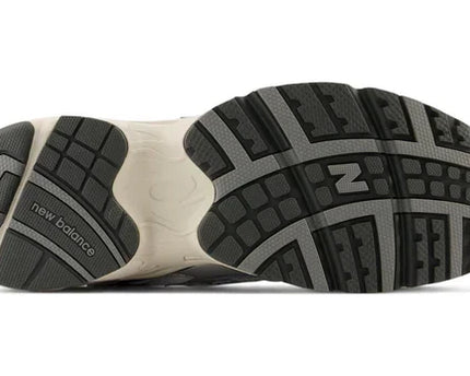Men's New Balance 725 Artificial Grass White Shoes