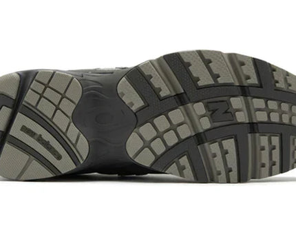 Men's New Balance 725 Dark Grey Shoes