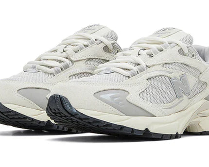 Men's New Balance 725 Grey Off White Shoes