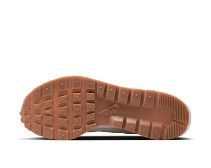 Men's Nike Sacai x VaporWaffle Sail Gum Shoes