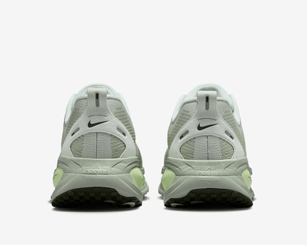 Men's Nike Vomero 18 Light Silver Shoes