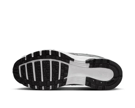 Men's Nike PÃ¢â‚¬â€˜6000 Metallic Silver Shoes