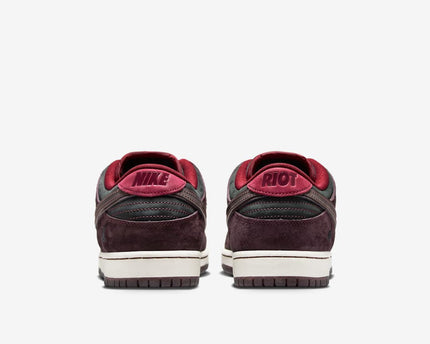 Men's Nike SB Dunk Low 'Mahogany Team Red' Shoes