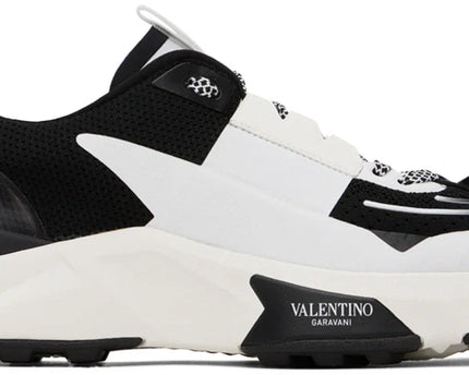 Men's Valentino Garavani Baskets True Act Black & White Sneakers