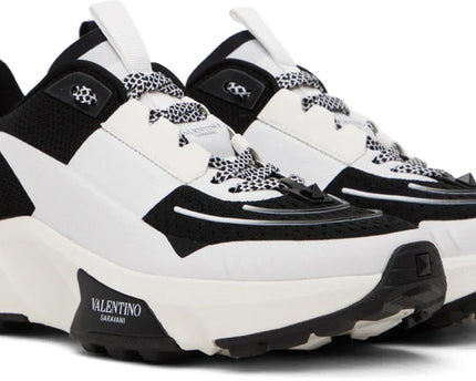 Men's Valentino Garavani Baskets True Act Black & White Sneakers