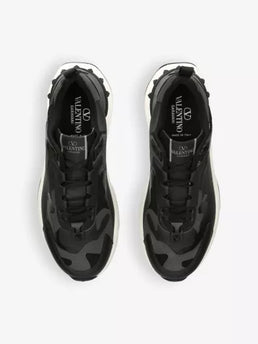 Men's Valentino Garavani Baskets True Act Black Sneakers
