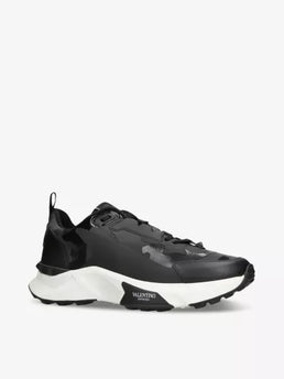 Men's Valentino Garavani Baskets True Act Black Sneakers