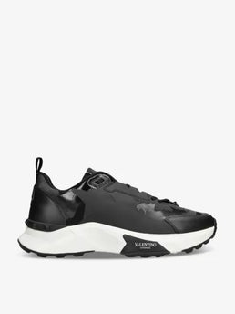 Men's Valentino Garavani Baskets True Act Black Sneakers