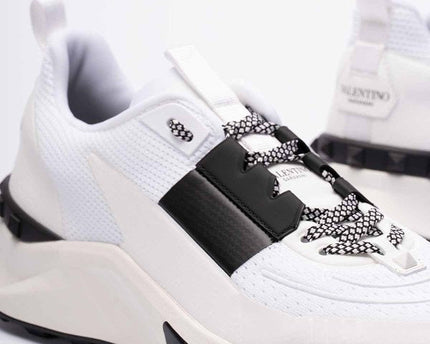 Men's Valentino Garavani Baskets True Act White Sneakers