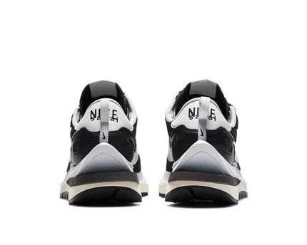 Men's Nike Vaporwaffle Sacai Black White Shoes